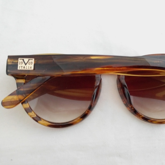 Vintage VERSACE tortoise sunglasses - Picture 8 of 10
